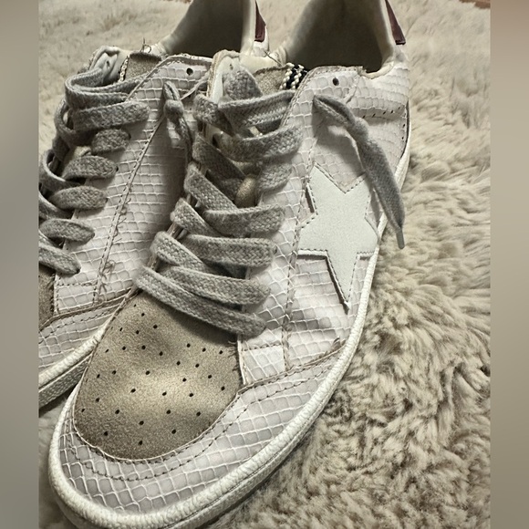 SHUSHOP Paz Sneakers 8.5 - Picture 5 of 9